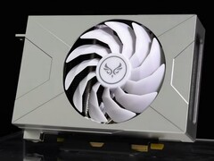 Zephyr wprowadza na rynek wspaniały, całkowicie metalowy RTX 4070 Sakura Snow X (źródło zdjęcia: Zephyr)