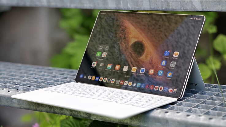 Honor Test tabletu MagicPad 4 z klawiaturą