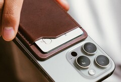 Nowy Nomad Leather Mag Wallet można zlokalizować dzięki AirTag (źródło zdjęcia: Nomad)