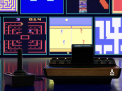 Zdjęcie konsoli Atari 2600 i joysticka CX40 w akcji (źródło zdjęcia: Atari)