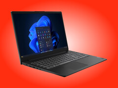 Lenovo V15 Gen 6 AMN waży 1,6 kg i posiada wbudowaną klawiaturę numeryczną.
