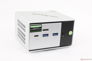 Przód: USB-C 4.0 z DisplayPort 1.4 + Power Delivery 3.0 (40 Gb/s), 2x USB-A 3.2 (10 Gb/s), OcuLink (PCIe4 x4), zestaw słuchawkowy 3,5 mm, przycisk zasilania