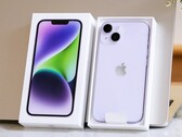 Następna generacja Apple iPhone SE ma mieć bardziej nowoczesny design. (Zdjęcie: Thai Nguyen)