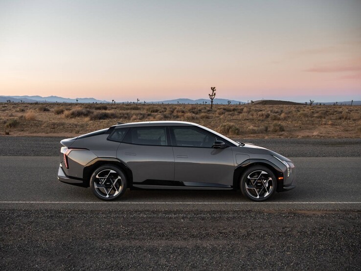 W pełni elektryczny sedan Kia EV4. (Źródło zdjęcia: Kia)