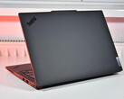 Procesor Ryzen 9 wyróżnia tego laptopa Lenovo ThinkPad: Kompaktowa mobilna stacja robocza oferuje największą wydajność procesora spośród wszystkich 14-calowych laptopów ThinkPad, na zdjęciu: Lenovo ThinkPad P14s Gen 6 AMD (źródło obrazu: Benjamin Herzig)
