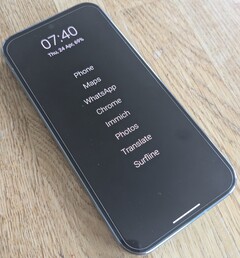 Nie trzeba wydawać flagowych pieniędzy na telefon Light Phone, aby uzyskać podobne wrażenia (Źródło obrazu: Notebookcheck)