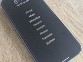 Nie trzeba wydawać flagowych pieniędzy na telefon Light Phone, aby uzyskać podobne wrażenia (Źródło obrazu: Notebookcheck)
