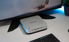 Minisforum M2 Pro z procesorem Intel Core Ultra X7 358H i 32 GB pamięci RAM LPDDR5X