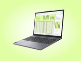 Model IdeaPad Slim 3 15Q7X11 w jednej z dwóch dostępnych w momencie premiery kolorystyk.