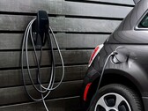 Uniwersalne złącze ścienne będzie ładować się w oparciu o cenę energii elektrycznej. (Źródło obrazu: Tesla)