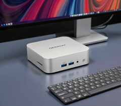 Geekom A8 z procesorem AMD Ryzen 7 8745HS i 32 GB pamięci RAM DDR5. (Źródło zdjęcia: Notebookcheck)