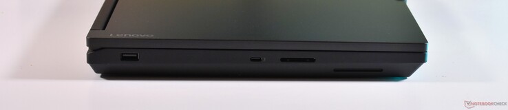 w lewo: USB-A 3.2 Gen 1, Thunderbolt 4, karta SD