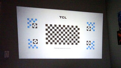 TCL C1 automatycznie wyrównuje wyświetlany obraz za pomocą siatki kalibracyjnej. (Źródło obrazu: Notebookcheck)