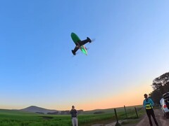 Obraz latającego Peregreen 3 (źródło obrazu: Mike Bell; przycięty zrzut ekranu)