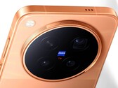 Model Vivo X500 Pro Max pojawia się po raz pierwszy na oficjalnych zdjęciach prasowych, a twórca udostępnia imponujące nagranie wideo wykonane za pomocą aparatu Zeiss.