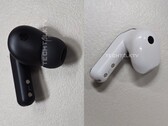 Rzekome atrapy Galaxy Buds 4 Pro (po lewej) i Galaxy Buds 4 (po prawej).