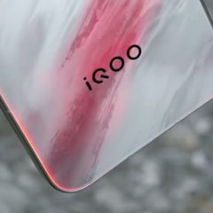 &quot;iQoo 15&quot; w praktyce. (Źródło zdjęcia: Geek Village Chief via Weibo)
