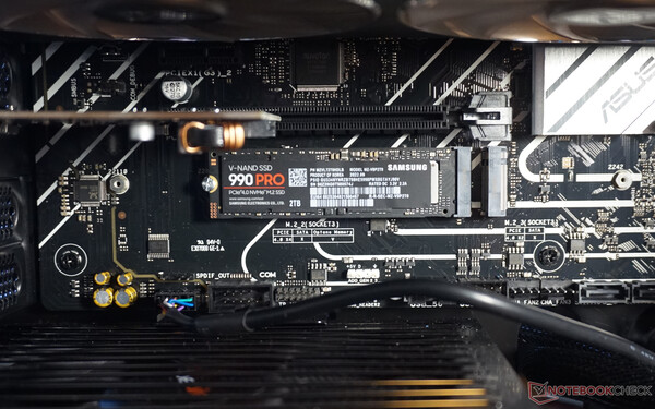 Samsung SSD 990 Pro w gnieździe PCIe 4.0 x4 M.2 na płycie głównej Asus Prime B660 Plus.
