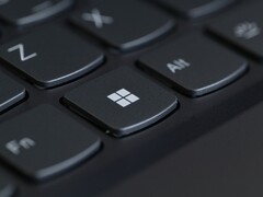 Zbliżenie klawiatury komputerowej z klawiszem Windows