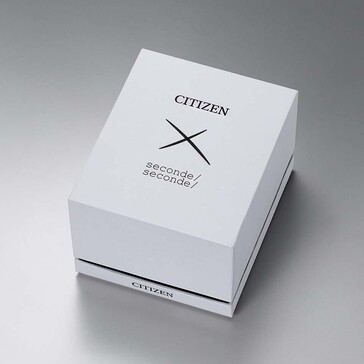 Niestandardowe opakowanie ze śladami cięcia pozostawionymi przez katanę