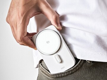 Składa się do kieszonkowego rozmiaru, dzięki czemu zajmuje mniej miejsca w torbie lub kieszeni. (Źródło obrazu: ESR)