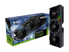 Obraz promocyjny na białym tle przedstawiający pudełko Palit RTX 5080 OC Gaming Pro z kartą trzymaną pionowo obok niego. (Źródło obrazu: Palit)