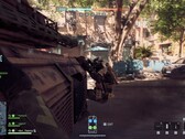 Battlefield 6 pozwala graczom trzymać się czołgów w celu szybszego przemieszczania się. (Źródło obrazu: Notebookcheck)