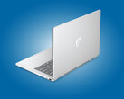 Firma HP oferuje nowy model OmniBook 5 Flip 2-w-1 w kolorach Powder Pink i Sky Blue, a także w wykończeniu Glacier Silver, przedstawionym na zdjęciu.