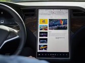 System infotainment może oferować przerwy na aktualizację ruchu drogowego (obraz: Tesla)