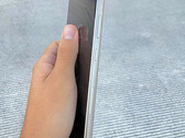 Rzekome spojrzenie na nową ramkę i wyświetlacz Samsunga. (Źródło zdjęcia: @DavidMa05368498)