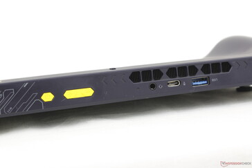 Góra: przycisk zasilania, przyciski głośności, zestaw słuchawkowy 3,5 mm, USB-C 4, USB-A 3.0