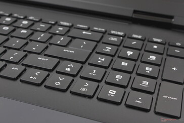 W przeciwieństwie do głównych klawiszy QWERTY, klawiatura numeryczna i klawisze strzałek nie są mechaniczne