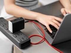 Power bank o nazwie Solly ma w zasadzie zintegrowaną ładowarkę