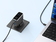 Ładowarka Anker (100W, 3 porty, inteligentny wyświetlacz) (na zdjęciu) jest już dostępna w Wielkiej Brytanii. (Źródło zdjęcia: Anker)