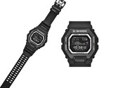 Zegarek Casio G-Shock GBX100SFJ-1 charakteryzuje się eleganckim, całkowicie czarnym designem i kontrastowym, negatywowym wyświetlaczem.