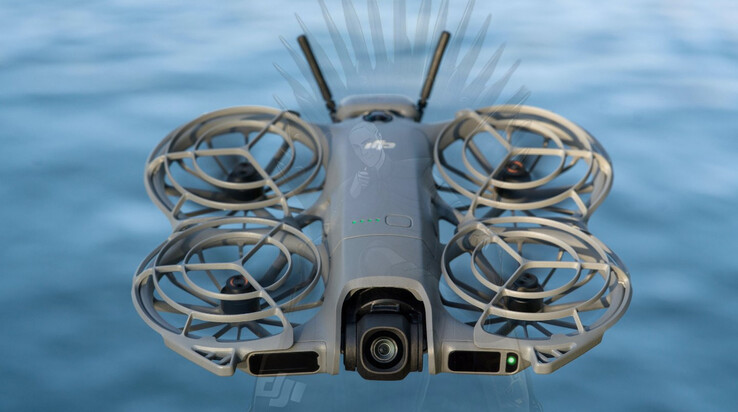 Zbliżenie na DJI Neo 2 w locie. (Źródło zdjęcia: via Igor Bogdanov)