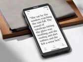Urządzenie Dasung Link 2 wyświetla obraz z ekranu smartfona na panelu E-Ink o przekątnej 6,7 cala.