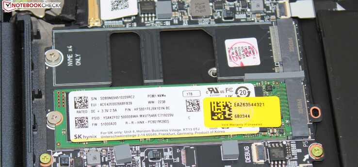 Dysk SSD PCIe 4 służy jako dysk systemowy.