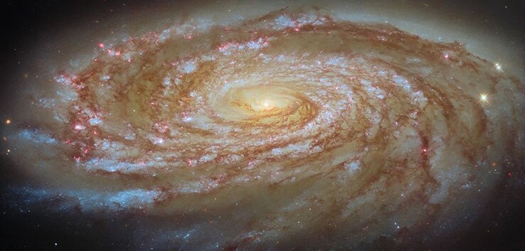 Zdjęcie wykonane przez Kosmiczny Teleskop Hubble'a przedstawiające M88.