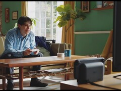 Stacja dokująca Nintendo Switch 2 podłączona do telewizora (źródło obrazu: Nintendo of America YouTube)