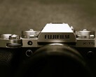 Przedstawiony tutaj aparat Fujifilm X-T5 ma wkrótce doczekać się następcy.
