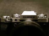 Przedstawiony tutaj aparat Fujifilm X-T5 ma wkrótce doczekać się następcy.
