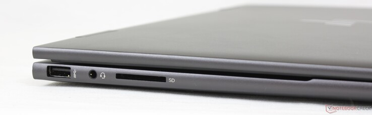 Po lewej: USB-A (10 Gbps), zestaw słuchawkowy 3,5 mm, czytnik kart SD