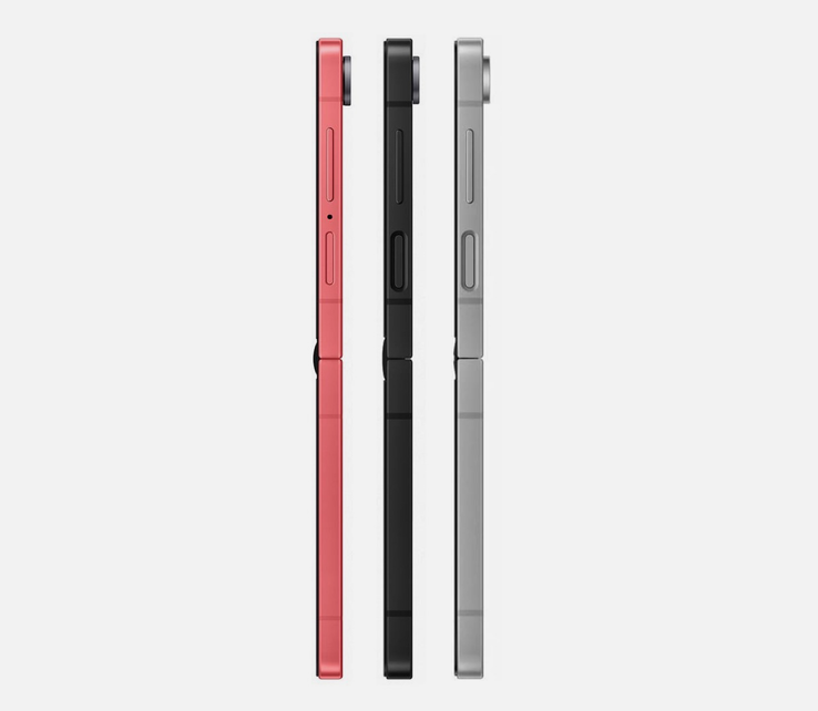 Samsung Galaxy Z Flip7 (po lewej) w porównaniu do Galaxy Z Flip7 FE (w środku) i Galaxy Z Flip6 (po prawej).
