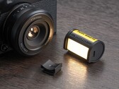 TTArtisan prezentuje uroczą lampę LED na film 35 mm ze zdejmowanym mocowaniem gorącej stopki. (Źródło zdjęcia: Shoten Kobo)