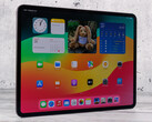 Nowy model iPada Pro będzie łatwiejszy w użyciu w trybie portretowym (na zdjęciu: 13-calowy iPad Pro z Apple M4; źródło obrazu: Notebookcheck)