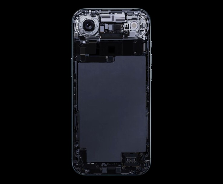 Widok wewnętrzny Apple iPhone Air pokazujący układ baterii i komponenty modułu kamery (źródło obrazu: Apple)