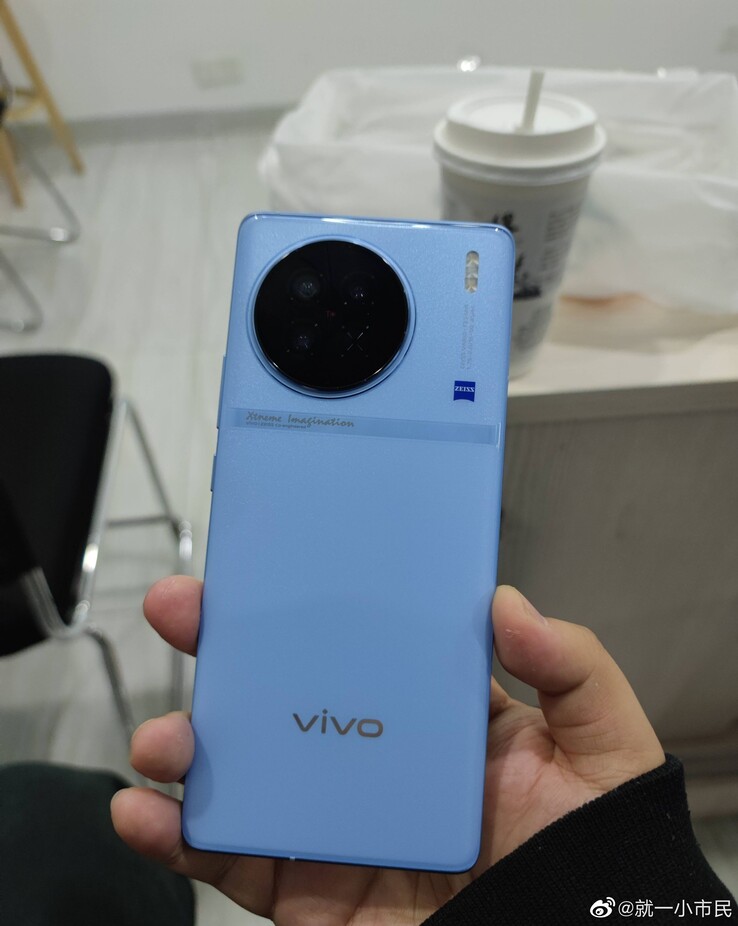 Vivo X90 zdjęcie hands-on (image via Weibo)