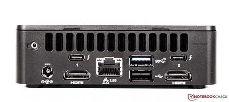 Tył: Adapter AC, 2x USB4 (typ-C), 1x USB 3.2, 1x USB 2.0, LAN 2,5G, 2x HDMI 2.1