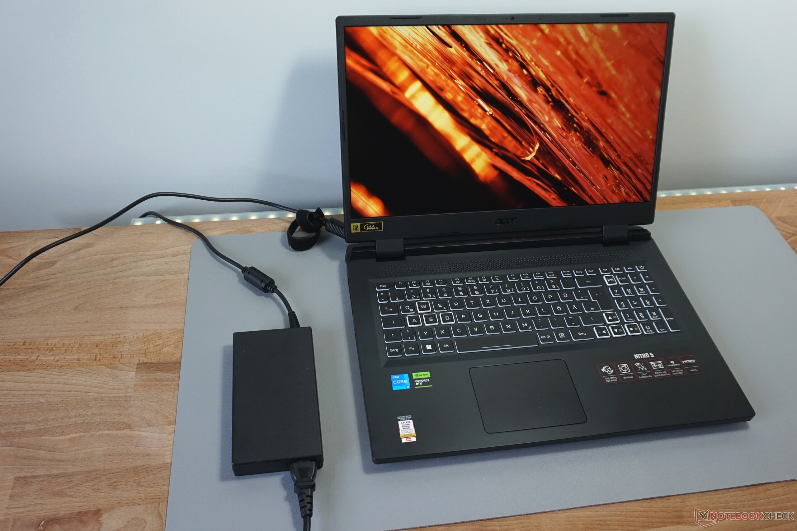 Recenzja Acer Nitro 5 AN517: Laptop do gier z cichą kartą RTX 4050